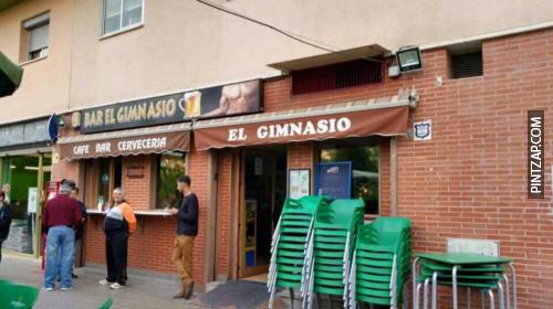 Este es un buen momento para enseñaros el bar "El gimnasio", que está aquí en Granada.